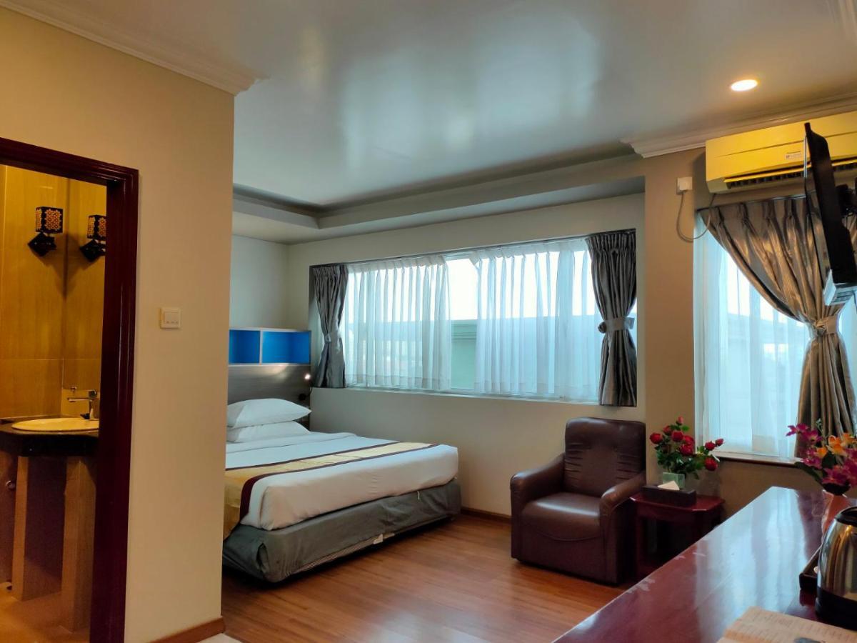Hotel Grand United - Ahlone Branch Янгон Екстериор снимка