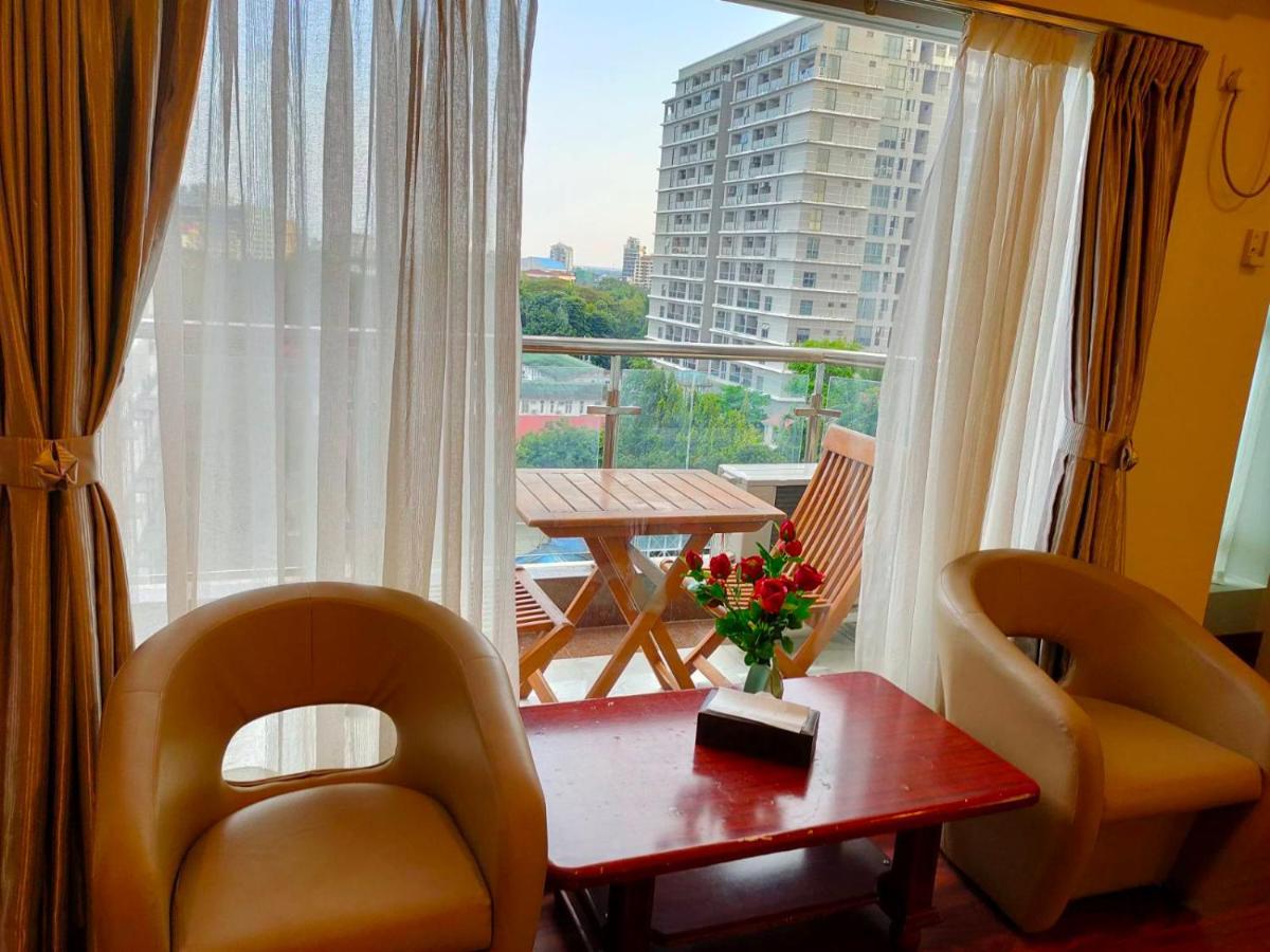 Hotel Grand United - Ahlone Branch Янгон Екстериор снимка