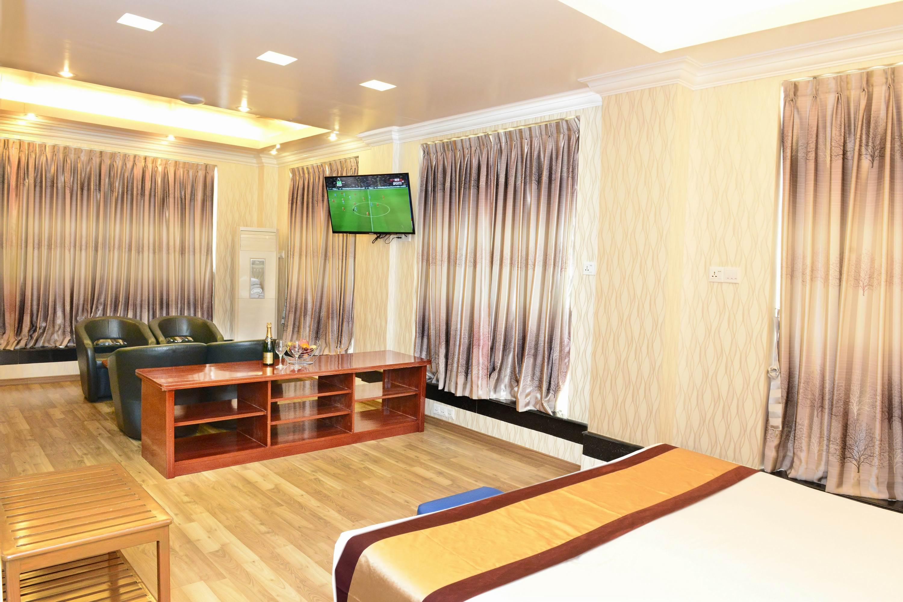 Hotel Grand United - Ahlone Branch Янгон Екстериор снимка